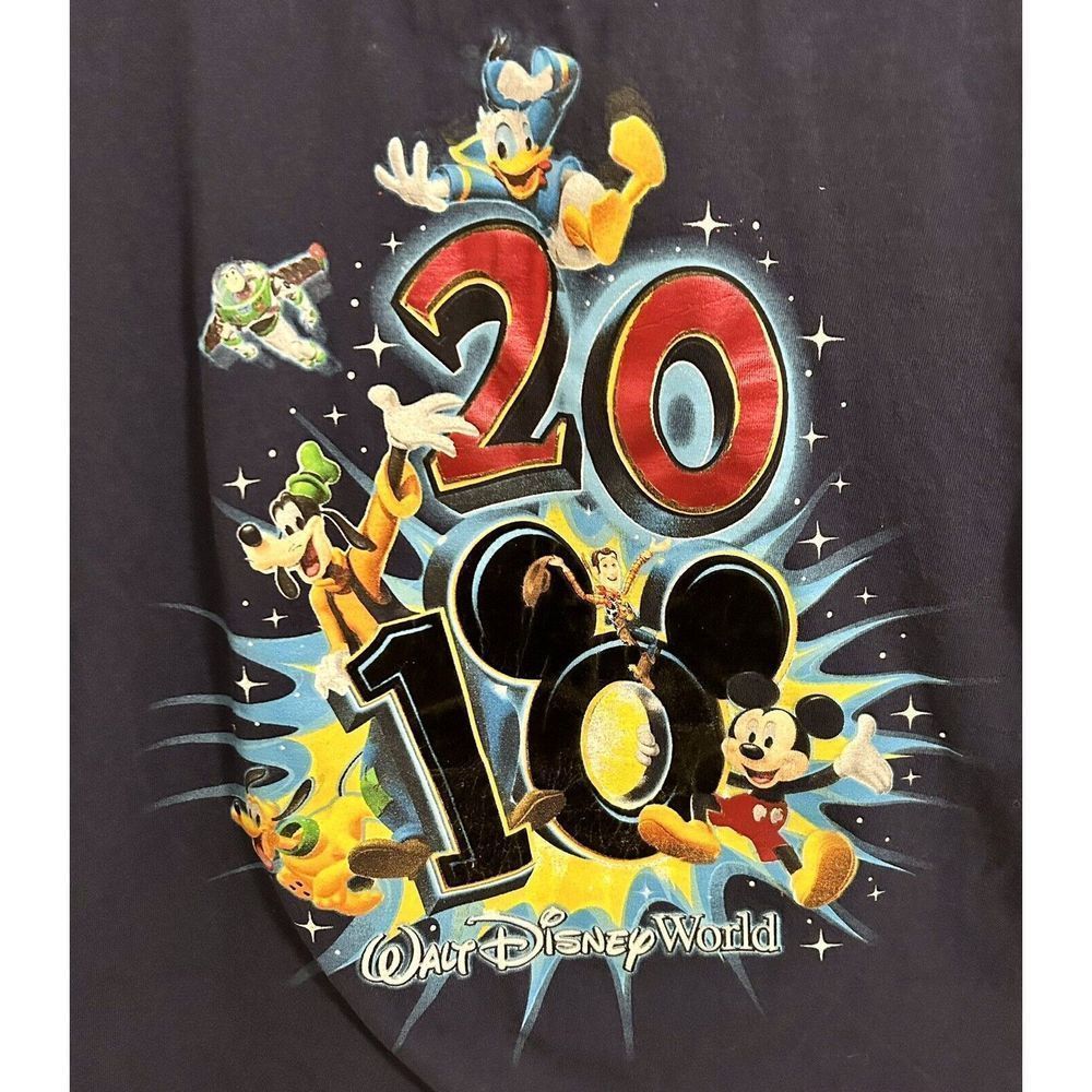 2010 Walt Disney World Souvenir T-shirt Navy Blue Sz Medium- Mickey Donald Goofy - Picture 9 of 9